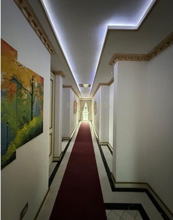 Jepet hotel me qira ne zonen e kombinatit