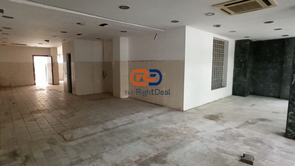 Tek Mozaiku I Tiranes, Shitet Ambient Komercial Buze Rruge !