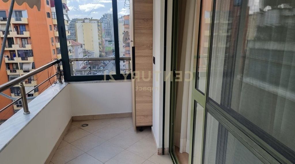 Appartamento 2+1 in Affitto a Komuna e Parisit,