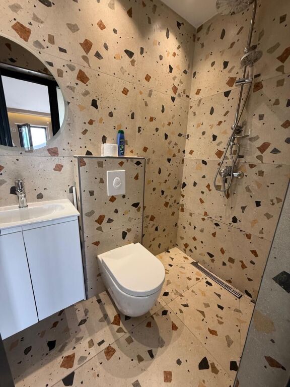 Apartament per shitje 2+1+2+verande Elite Palase(Prane liqenit te Farkes) 216 milione Leke