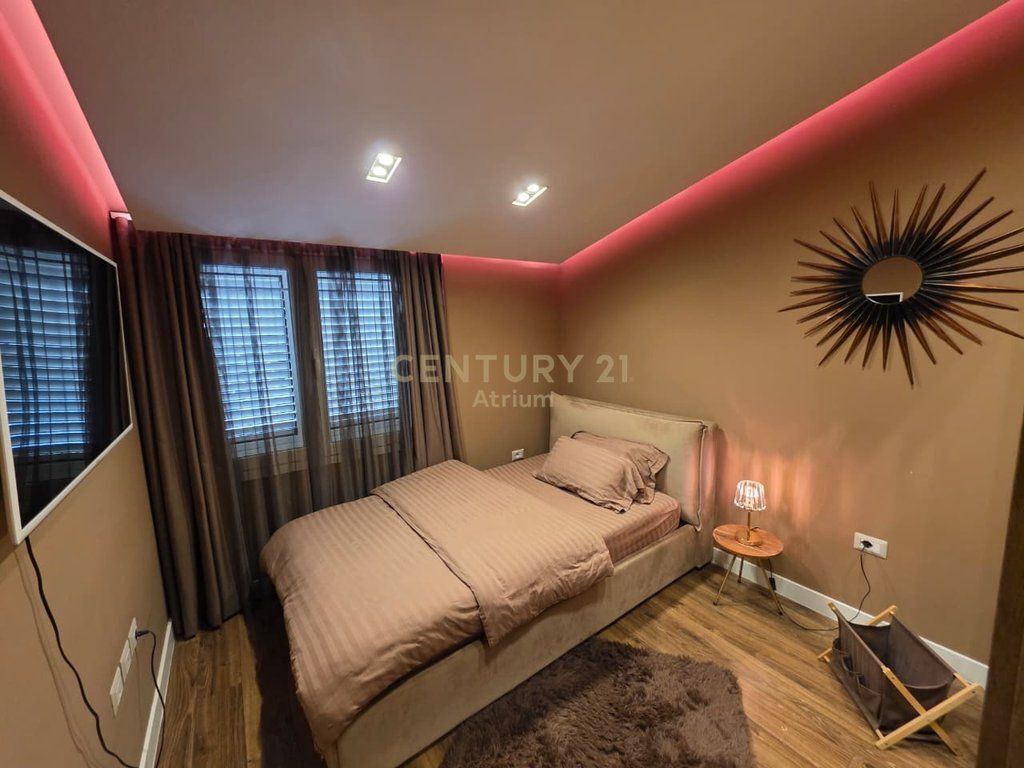 JEPET ME QIRA VILË 3-KATËSHE – TEK VILAT AMERIKANE