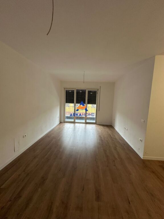 APPARTAMENTO IN AFFITTO  GARAGE PARCHEGGIO VIA 5 MAJI 850.000 LEK