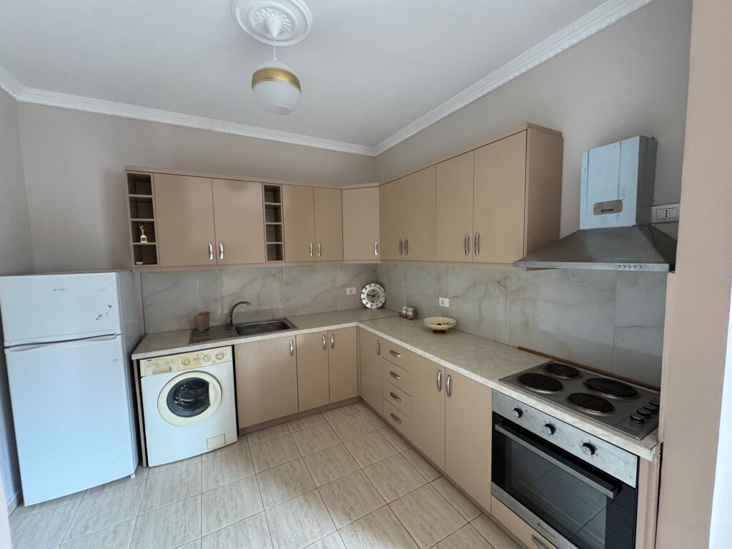 Appartamento 2+1 presso Komuna e Parisit