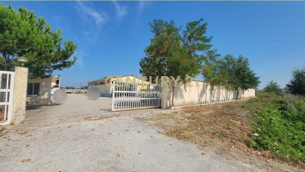 OKAZION!!!! GODINE KOMERCIALE DHE TOKE NE SHITJE, E VENDOSUR NE VLORE!