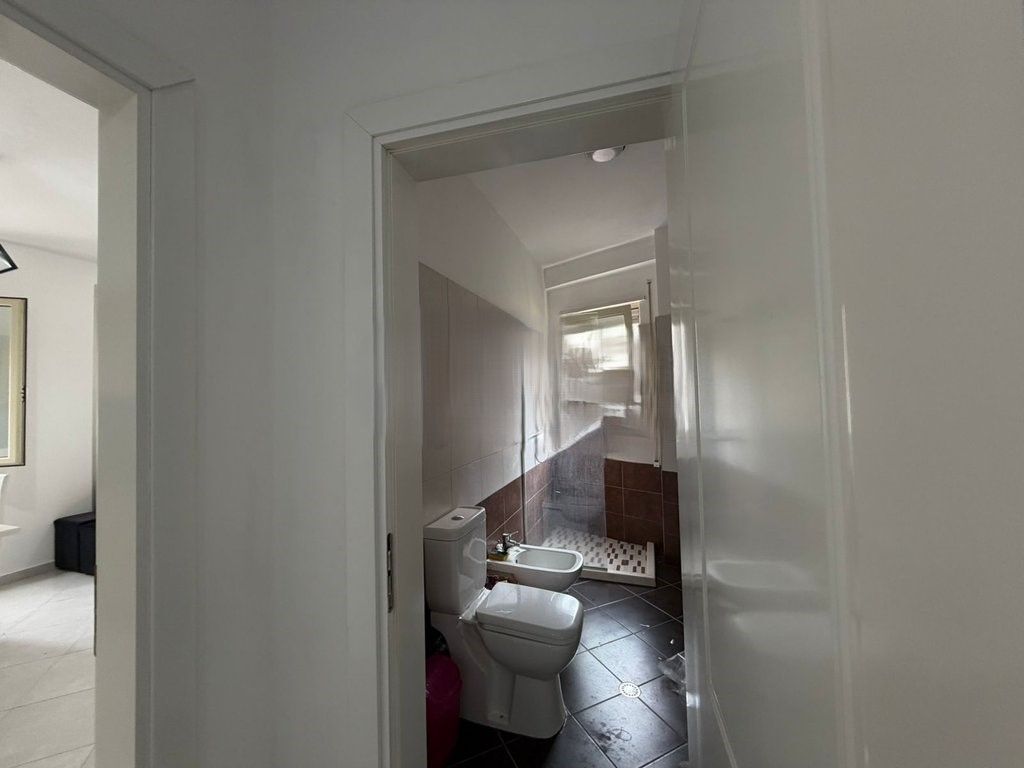 OKAZION SHITET APARTAMENTI 1+1 PRANE KOMPLEKS FRATARI , KOPSHTI BOTANIK!