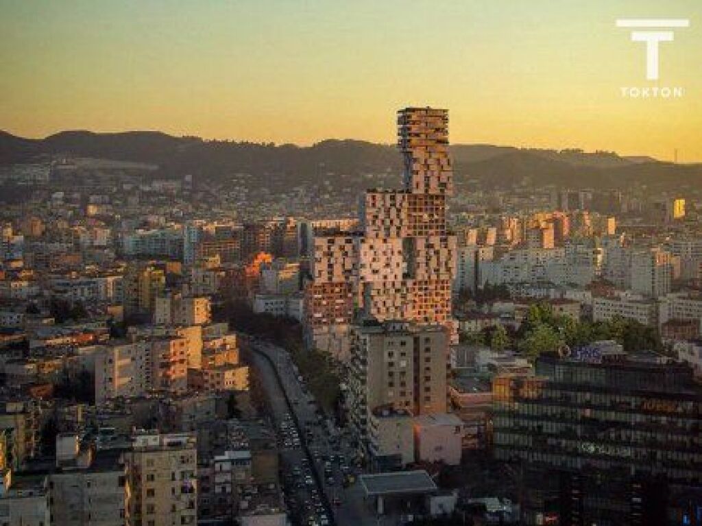 SHITET APARTAMENT 2+1,HORA VERTIKALE, RRUGA "MUHAMET GJOLLESHA", TIRANË