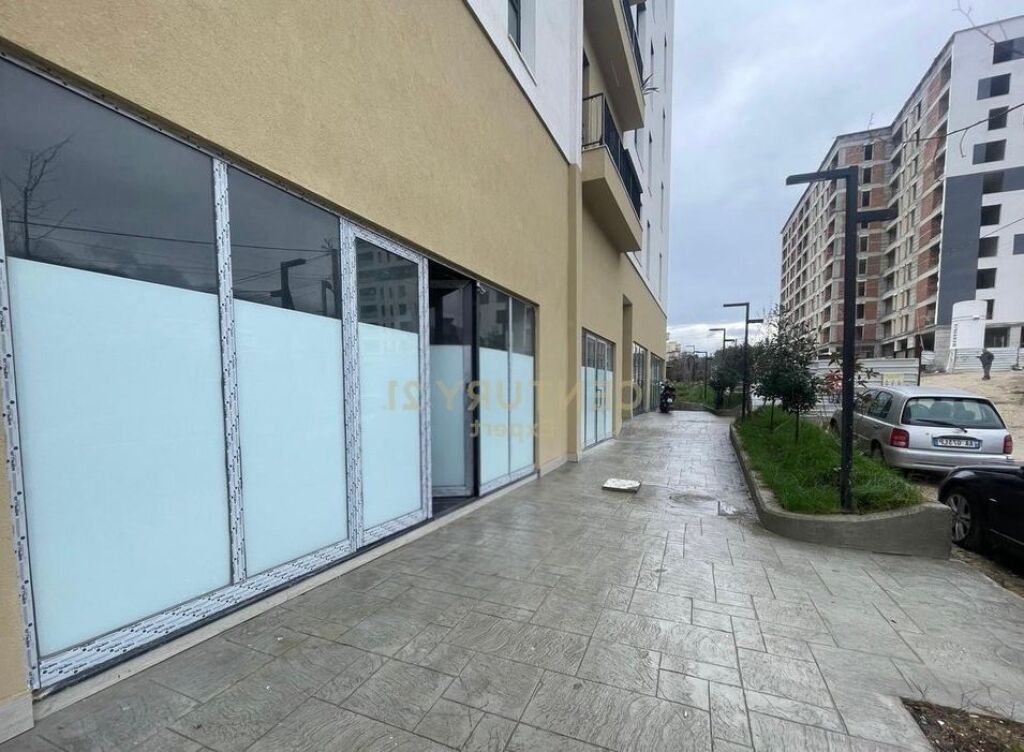 NJESI KOMERCIALE OPENSPACE PER SHITJE NE REZIDENCEN KINOBLOCK, PORCELAN