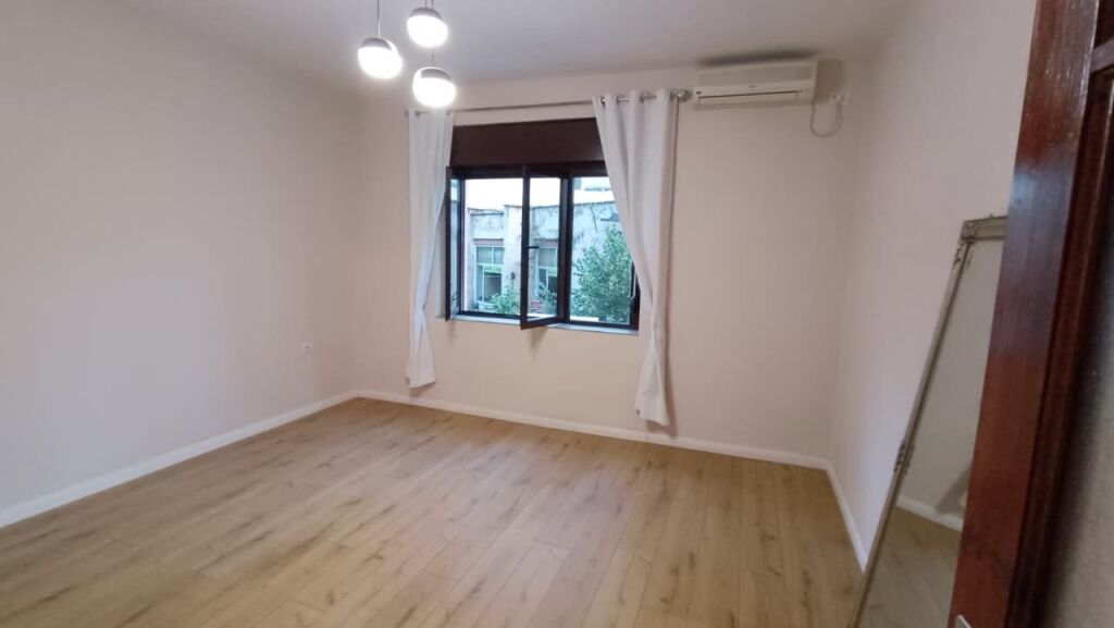 VENDIAMO APPARTAMENTO 1+1 VICINO AL CAFFÈ FLORA ( VIA MINE PEZA )