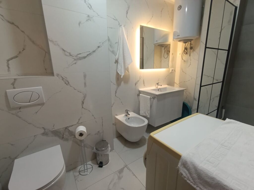 APARTAMENT ME QIRA 1+1+2 DEPO PRANE SHKOLLES SE BALETIT !