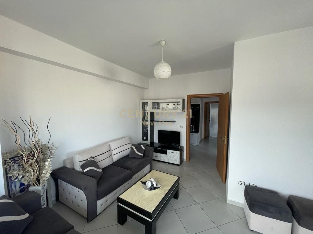 Jepet me qira apartament 2+1 te zona Ujesjellesit.