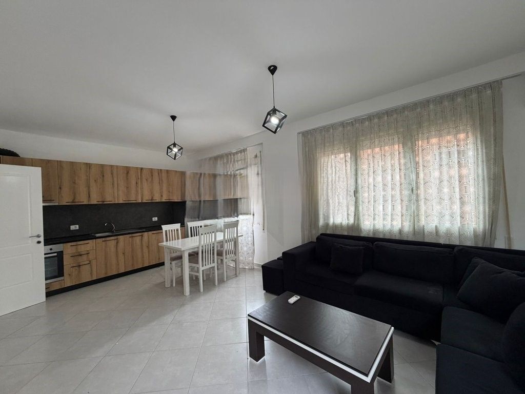 OKAZION SHITET APARTAMENTI 1+1 PRANE KOMPLEKS FRATARI , KOPSHTI BOTANIK!