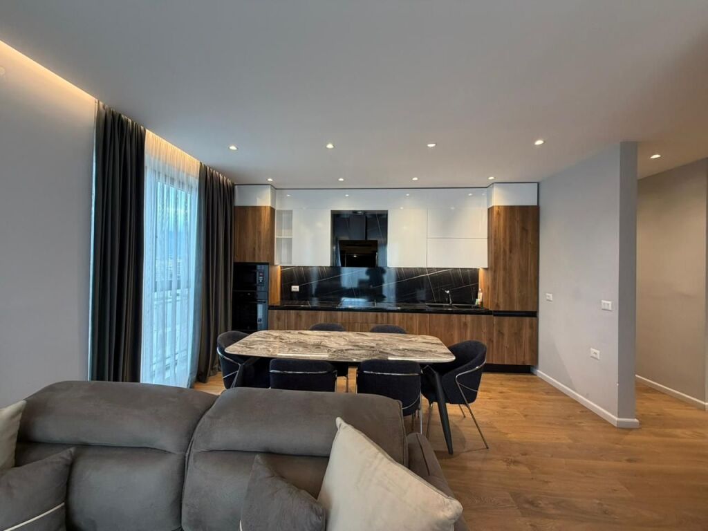 Apartament 3+1+Parking per qira tek Kompleksi Olimpik tek Komuna e Parisit.