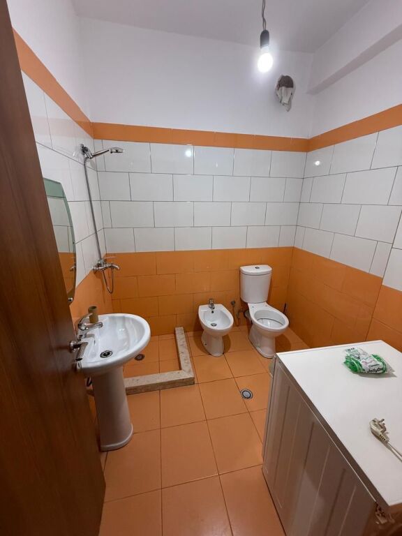 Apartament me qera 2+1tek liqeni thate