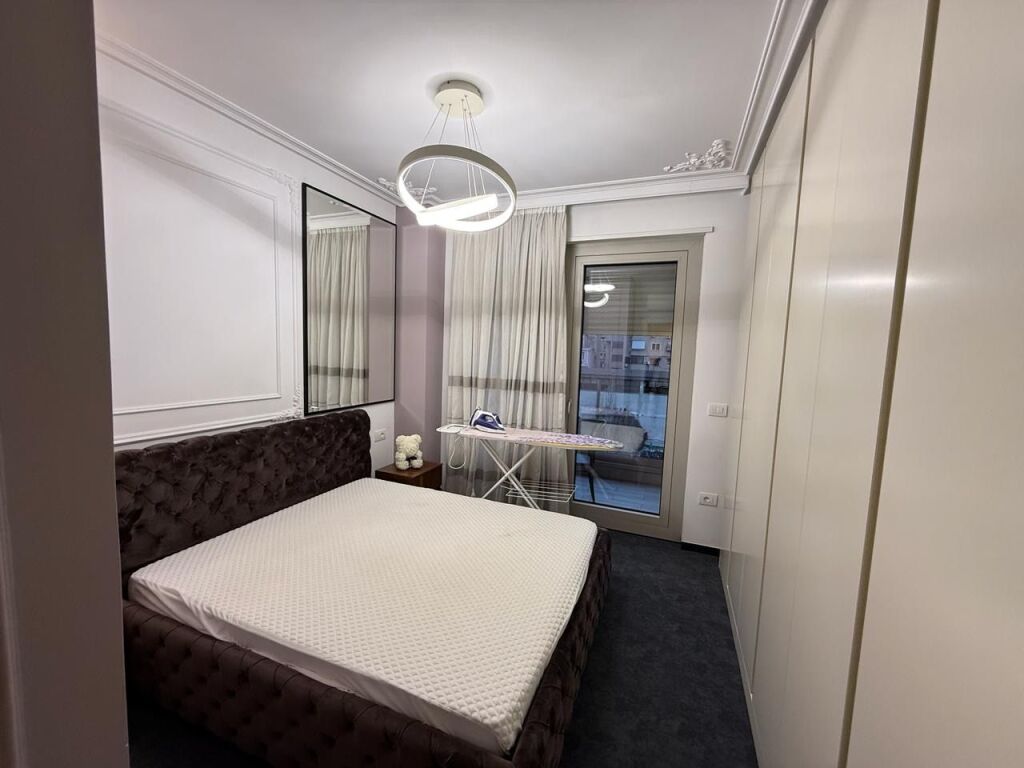 Jepet me qira apartamet 3+1+2 pas Ring center ,Zogu Zi