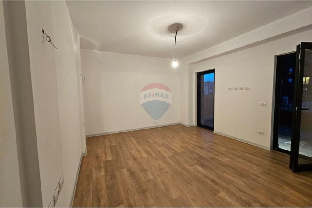 Zyre per qira tek Rruga e Kavajes!