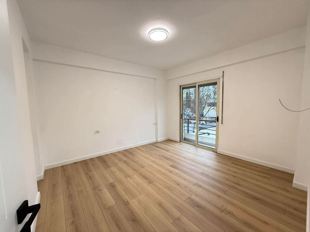 SHITET APARTAMENT 2+1 BOSH , VIVA MAREKT DON BOSKO