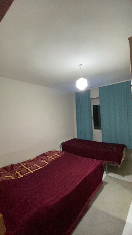 Affittasi appartamento 1+1 in Via Vaso Pasha vicino alla Guardia, al Lago e al Blloku,