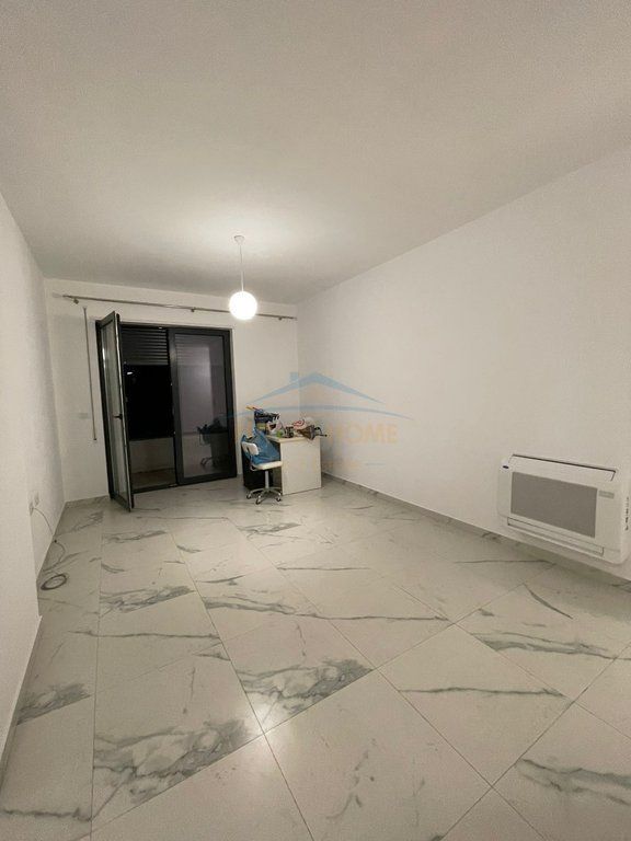 JEPET ME QERA APARTAMENT 2+1+2 PER ZYRA TEK RRUGA KARL GEGA 550 EURO