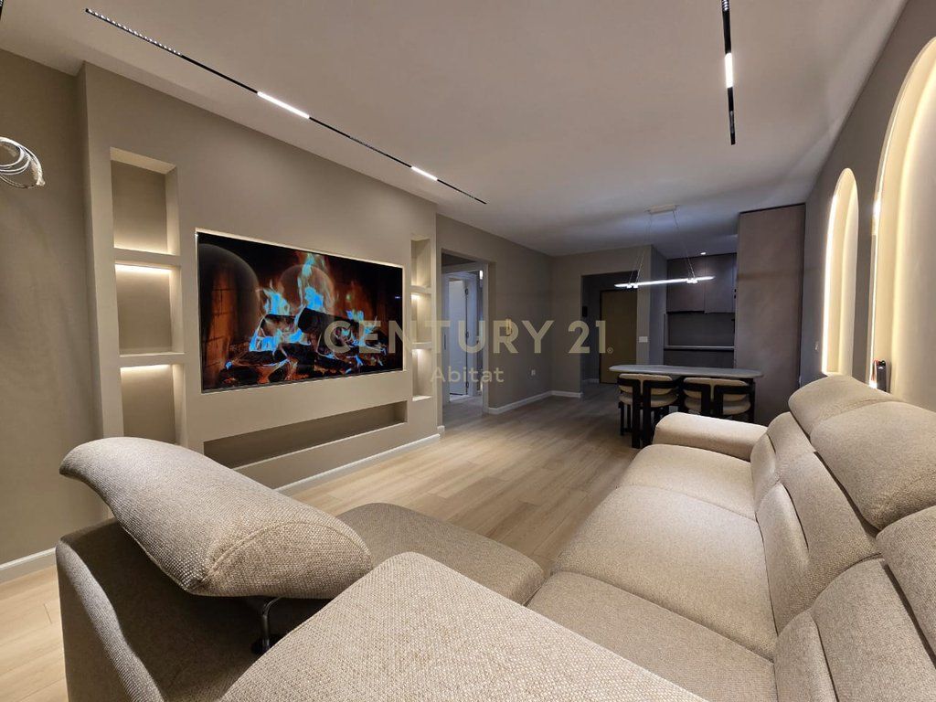 Shitet Apartament 2+1 me Verandë – Ish Ekspozita !