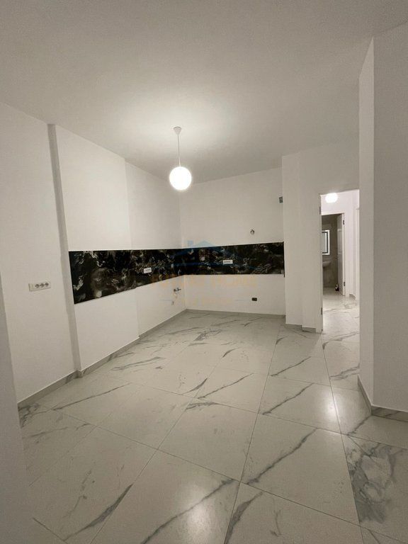 JEPET ME QERA APARTAMENT 2+1+2 PER ZYRA TEK RRUGA KARL GEGA 550 EURO