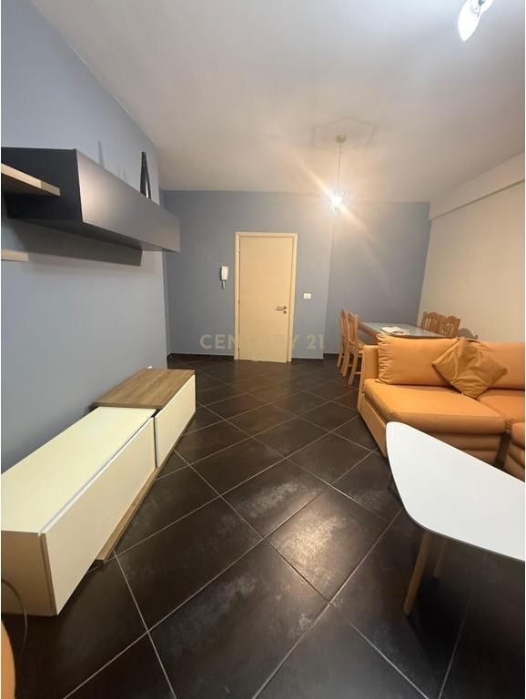 Apartament 2+1 Me Qira në Plazh Stacioni i parë, Durrës!