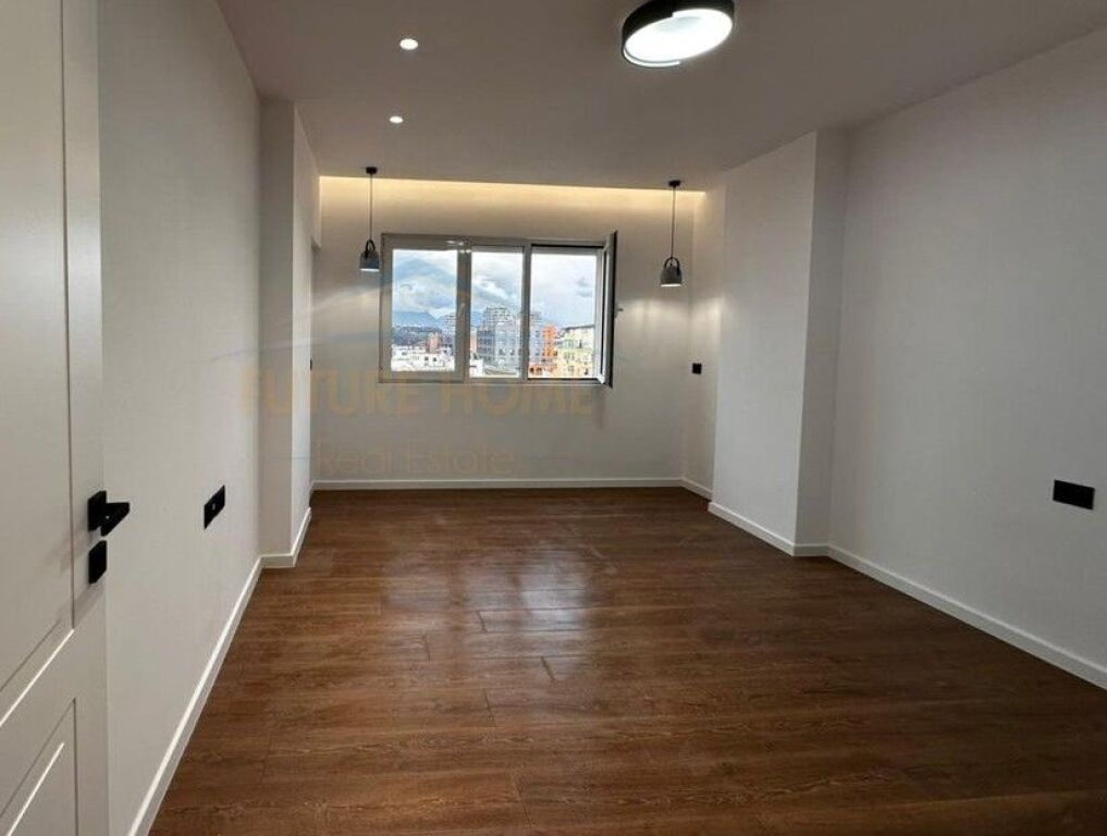 Shitet, Apartament 2+1+2, Komuna e Parisit, Tirane