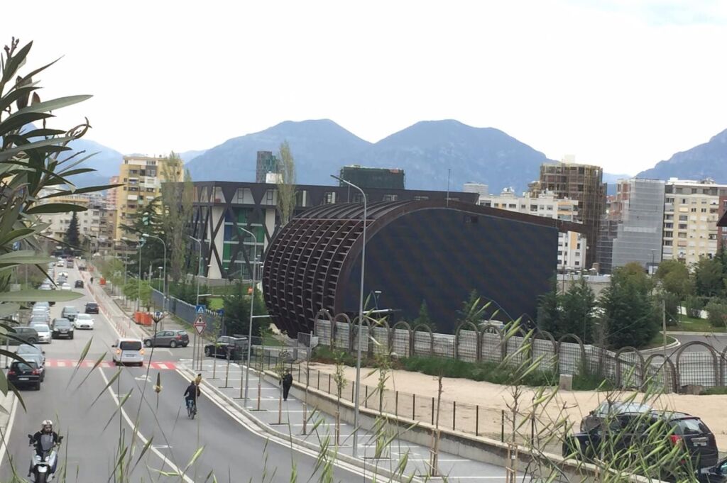 SHITET DYQAN PRANE PARKUT OLIMPIK 115.000 EURO