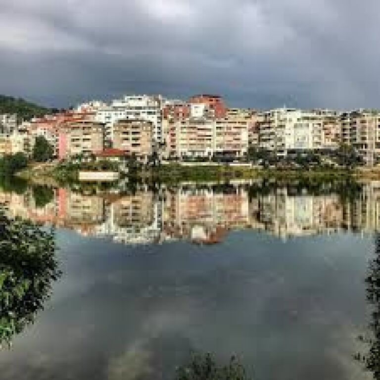 LUXURY PENTHOUSE FOR SALE – DRY LAKE