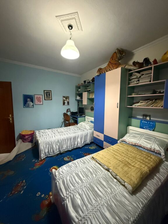 Eskluzive, Kati i 2-të i një vile me qira – mbrapa Spitalit Ushtarak