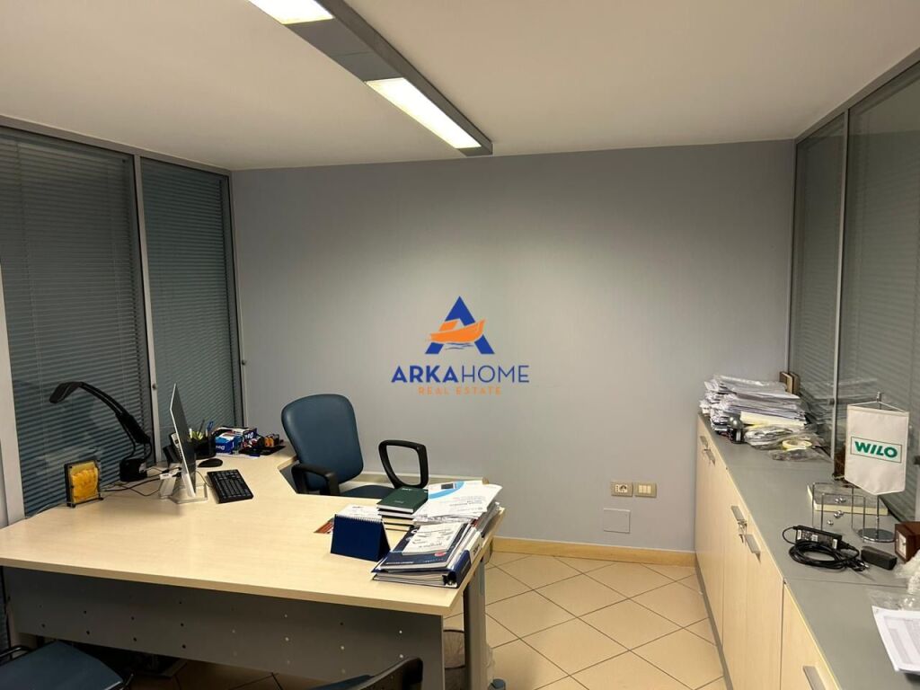 JEPET ME QERA NJËSI BIZNESI (DUPLEX) "RRUGA HOXHA TASIM" 2500 €