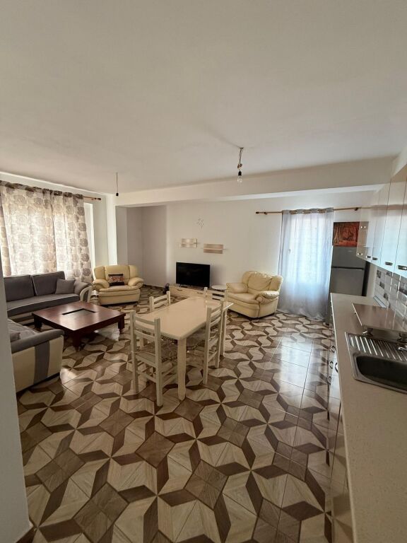 Apartament me qera 2+1tek liqeni thate
