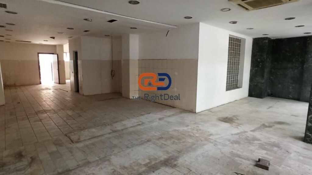 Tek Mozaiku I Tiranes, Shitet Ambient Komercial Buze Rruge !