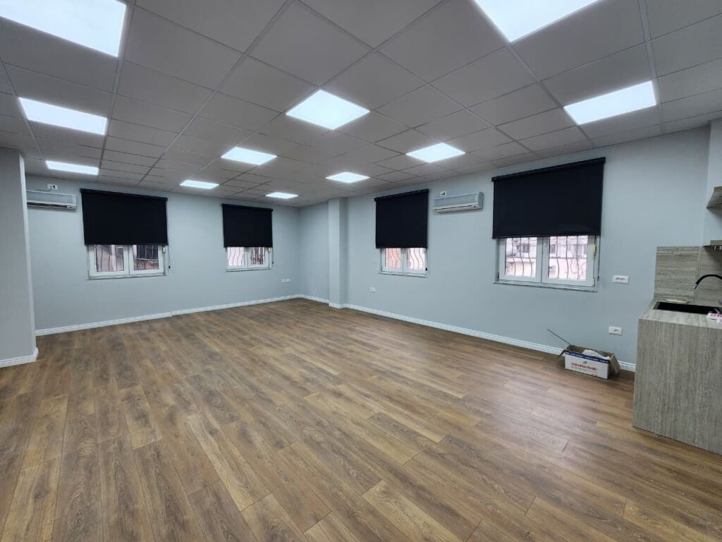 ZYRË ME Qira 110 m2( kati 2) 📍Qendër/ Përballë Toptanit Open Space / 100 E Re🔥 1.100 Euro