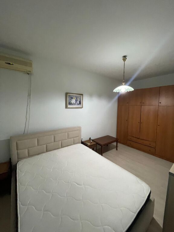 Jepet me qera apartament 2+1 mbrapa Pallatit me Shigjeta