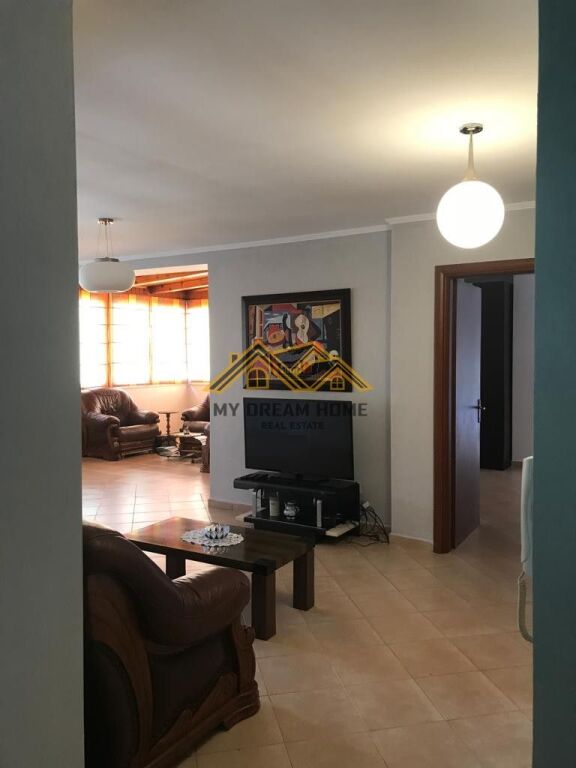 JEPET ME QERA APRTAMENT 3+1+2+ VERAND VOLLGA DURRES!
