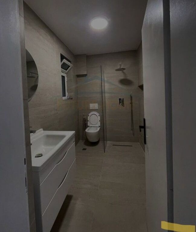 Qira, Ambient Biznesi, Rruga e Durrësit,Tiranë