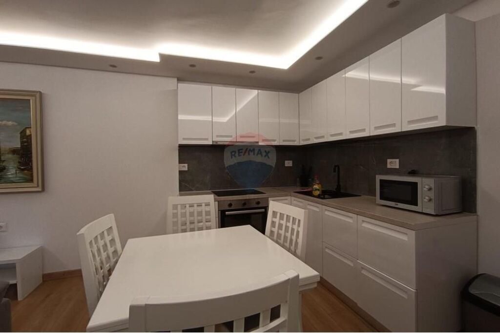 Apartament 2+1 me qera ne Qender