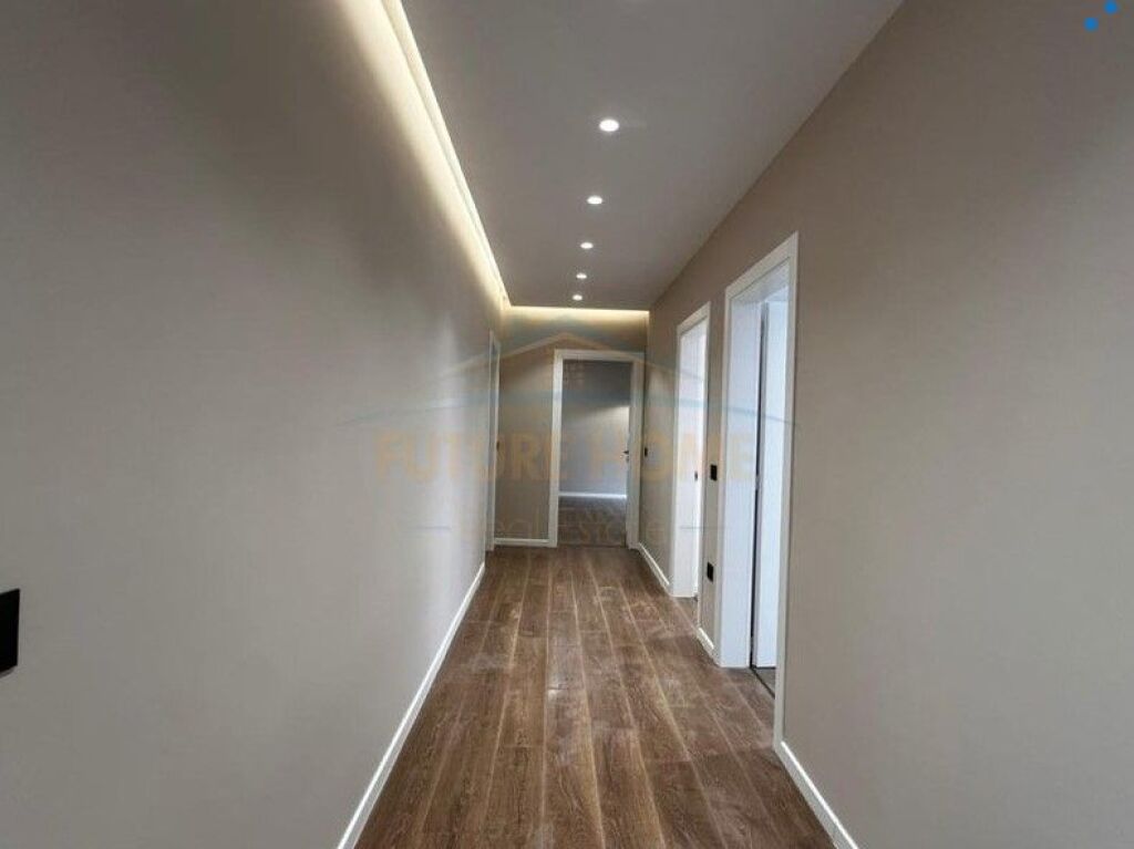 Shitet, Apartament 2+1+2, Komuna e Parisit, Tirane