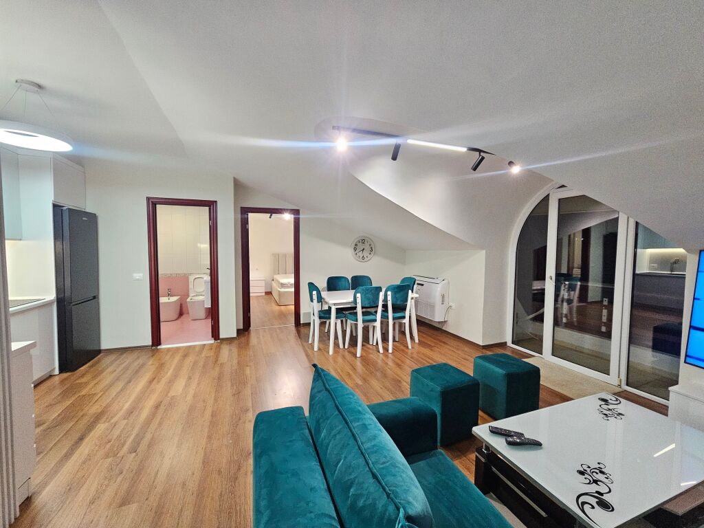 Hera e parë që jepet m e Qera Apt 1+1 (+ Bllkn) 100% i Ri 5 min larg Tegut ,me pamje pamje fantastike nga liqeni Farkës .📍 ( Rezidenca Doros)* Pallat i Ri | *50,000 leke / Muaj* 🔥 Çdo gje e re