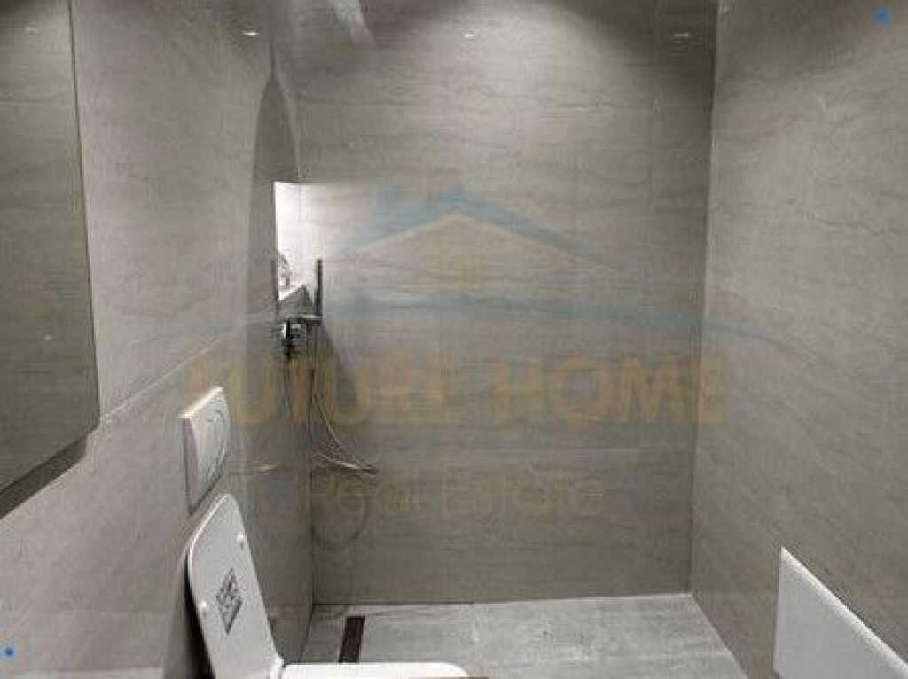 Shitet, Apartament 2+1+2, Komuna e Parisit, Tirane