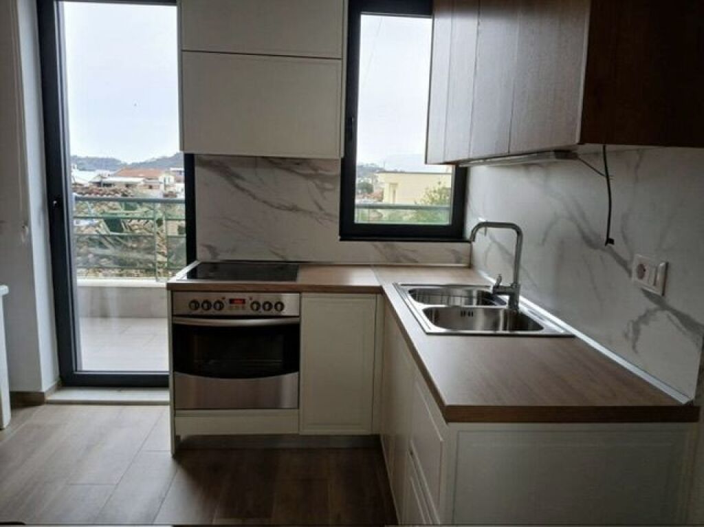 Super apartment 1+1+parkim ne Kombinat me 380€