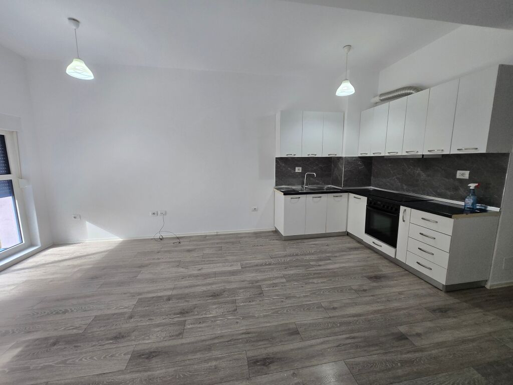 Renting out 2+1 apartment, at Kompleksi Mangalem 21 (empty)