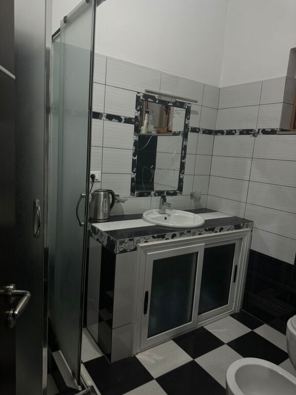 VILE ME QIRA TE KODRA E PRIFTIT