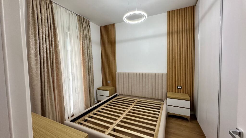 Appartamento 1+1 in affitto a Komuna e Parisit