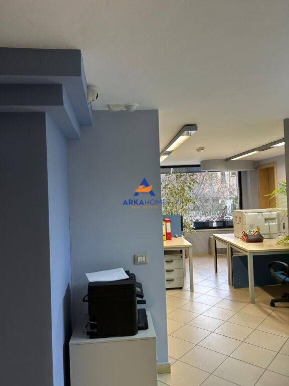 JEPET ME QERA NJËSI BIZNESI (DUPLEX) "RRUGA HOXHA TASIM" 2500 €