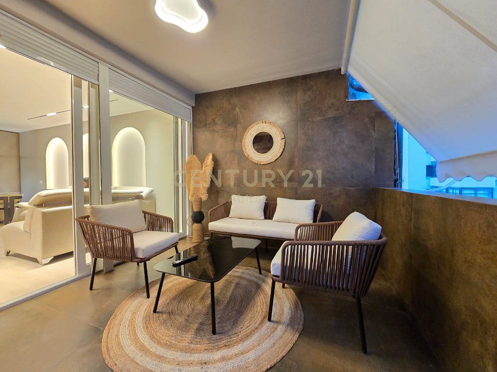 Shitet Apartament 2+1 me Verandë – Ish Ekspozita !