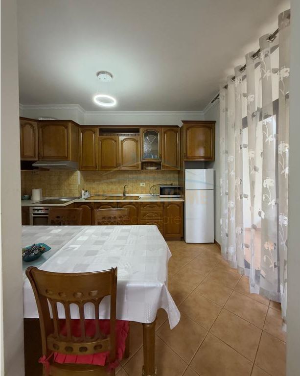 Qera, Apartament 2+1+2, rruga Panorama