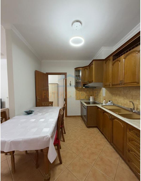 Qera, Apartament 2+1+2, rruga Panorama
