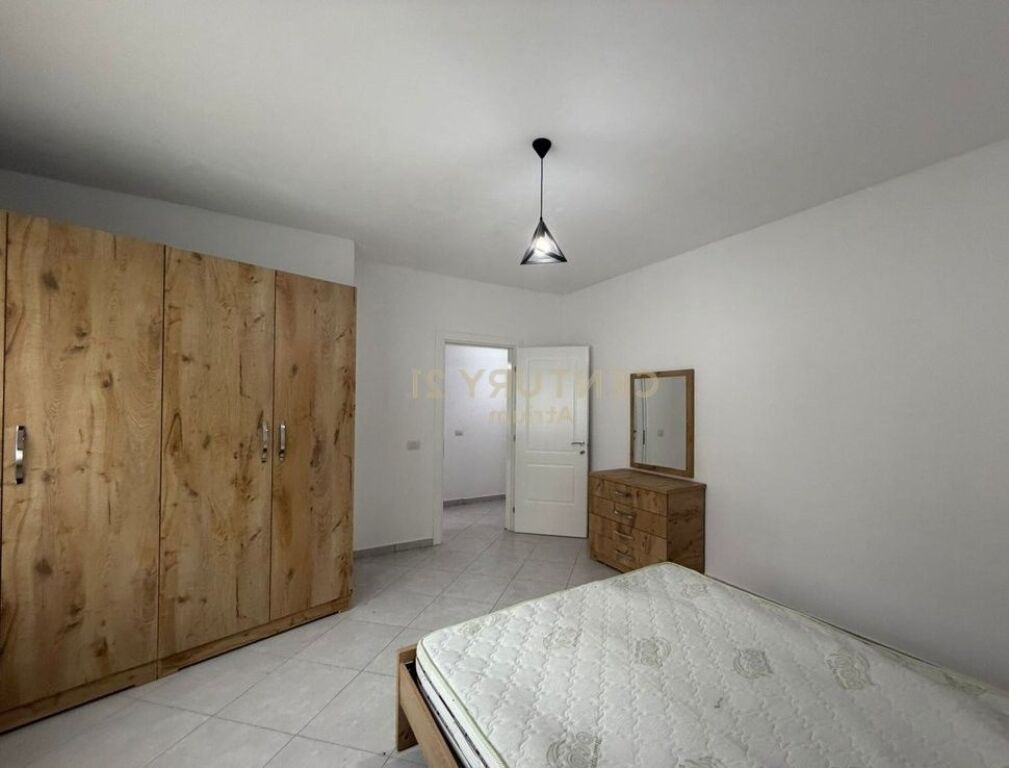 OKAZION SHITET APARTAMENTI 1+1 PRANE KOMPLEKS FRATARI , KOPSHTI BOTANIK!