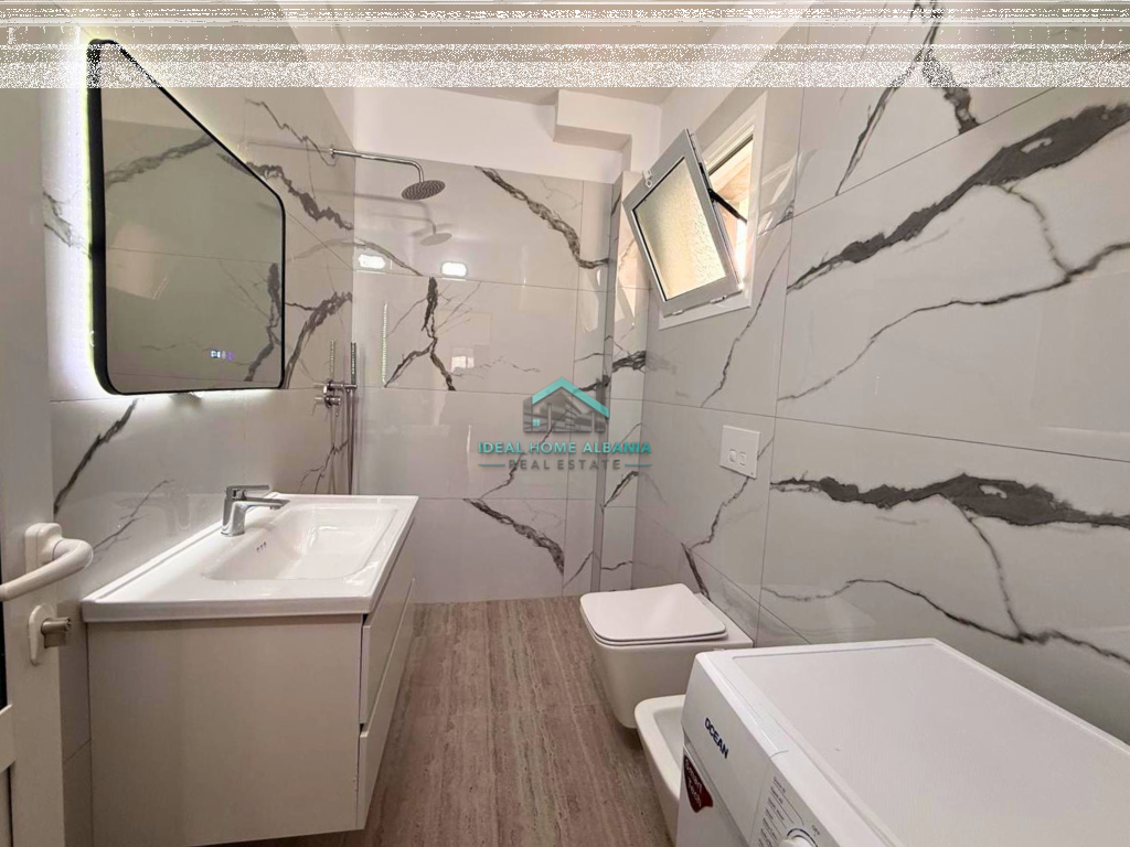 Apartament 2+1+2 në Shitje – Lungomare, Vlorë